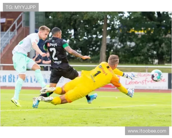 格罗宁根门将瓦森以游戏机思维上演反向预判戏耍对手足球赛场智慧